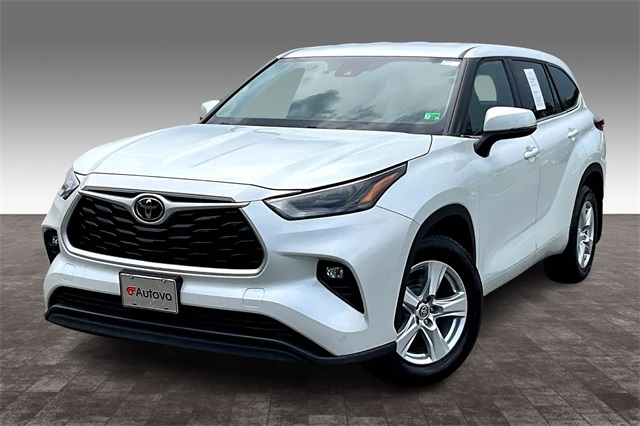 2022 White Toyota Highlander LE AWD SUV