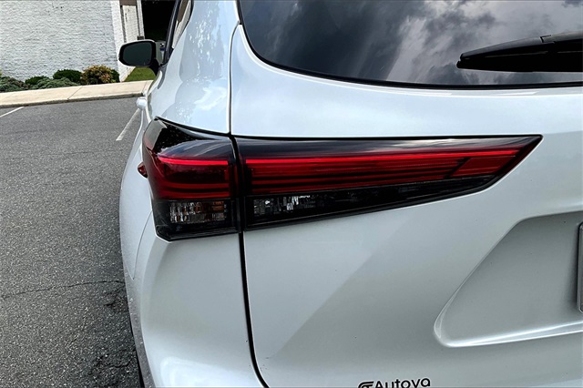 2022 White Toyota Highlander LE AWD SUV