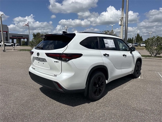 2025 Toyota Highlander Hybrid XLE photo 2