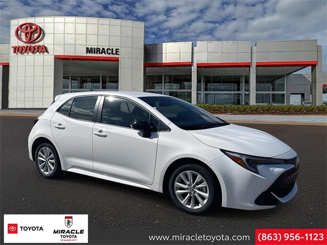 2026 Toyota Corolla Hatchback SE's photo