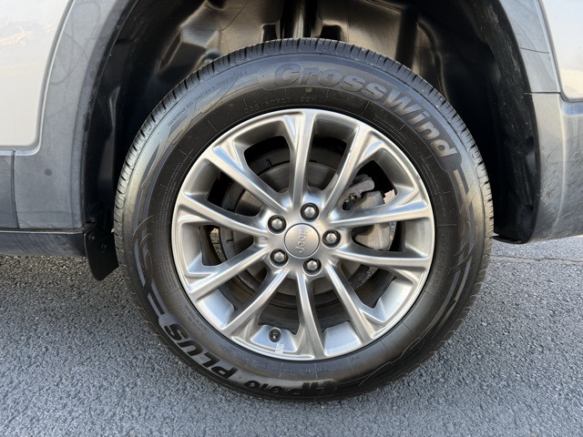 used 2019 Jeep Cherokee car, priced at $13,886