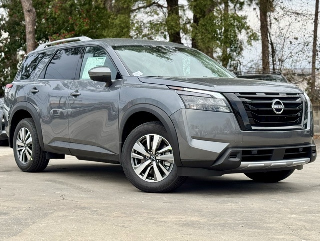 2025 Nissan Pathfinder SL's photo