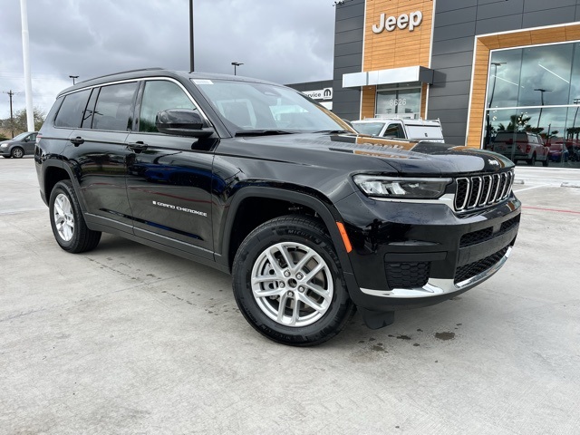 2025 Jeep Grand Cherokee L Laredo's photo