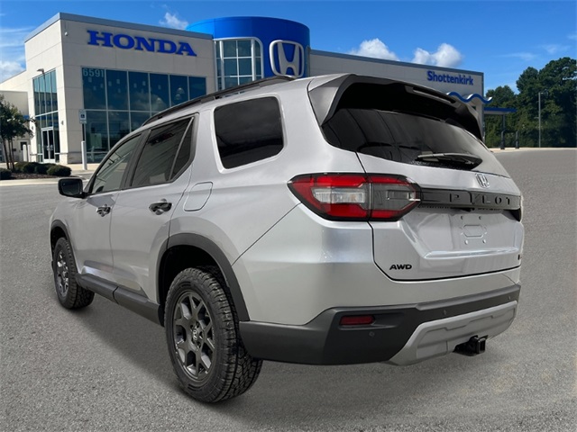 2025 Honda Pilot TrailSport photo 3