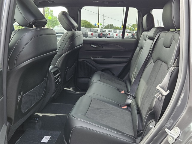 2025 Jeep Grand Cherokee Altitude X 4x2