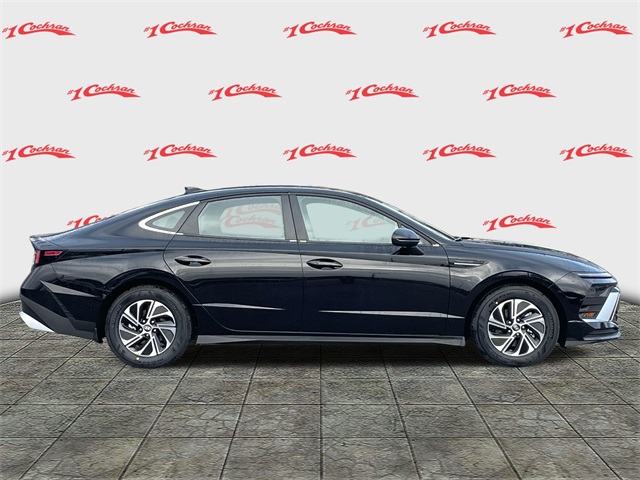 2026 Hyundai Sonata Hybrid Blue photo 2