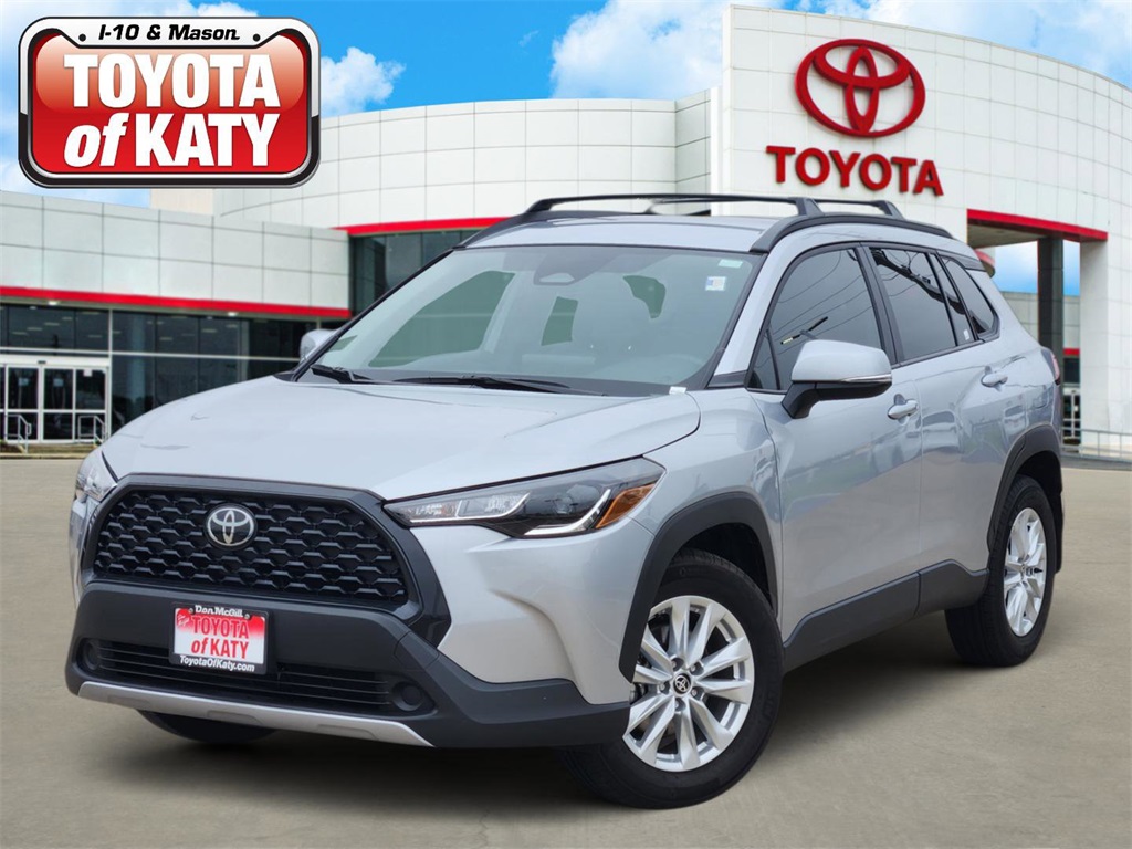 2024 Toyota Corolla Cross LE's photo