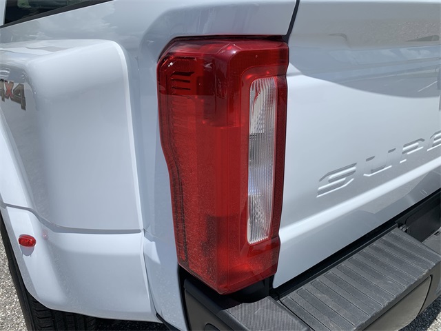 2025 Oxford White Ford Super Duty F-350 DRW XL 4X4 Truck