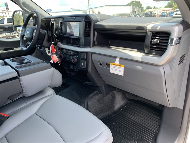 2025 Oxford White Ford Super Duty F-350 DRW XL 4X4 Truck