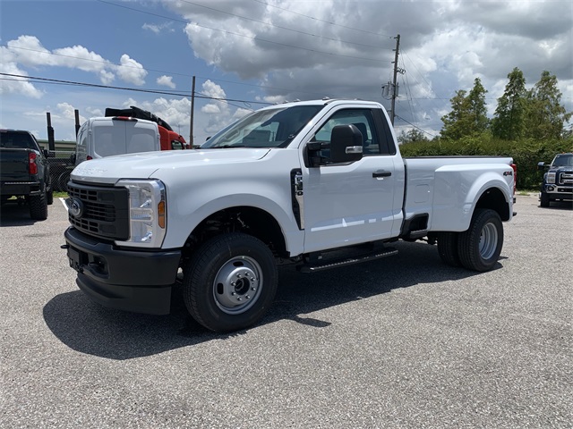 2025 Oxford White Ford Super Duty F-350 DRW XL 4X4 Truck