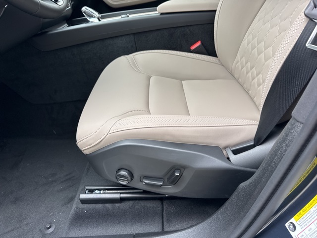 2026 Volvo XC60 B5 Plus photo 10