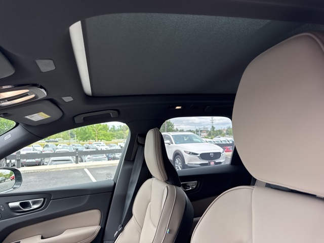 2026 Volvo XC60 B5 Plus photo 11