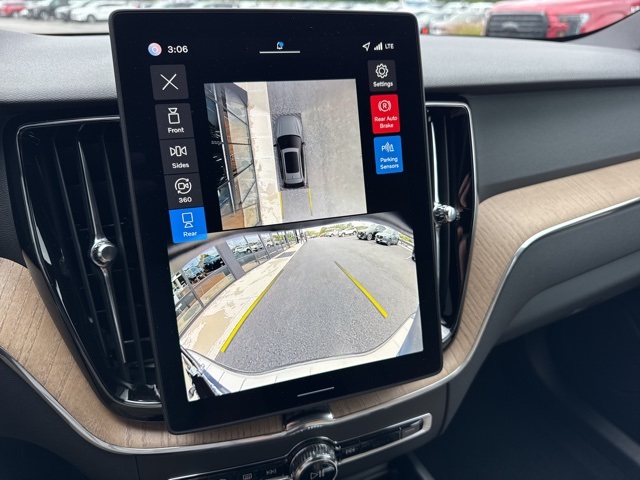 2026 Volvo XC60 B5 Plus photo 15