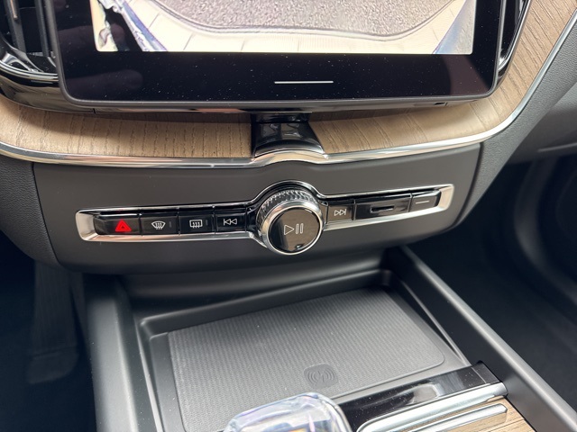 2026 Volvo XC60 B5 Plus photo 16