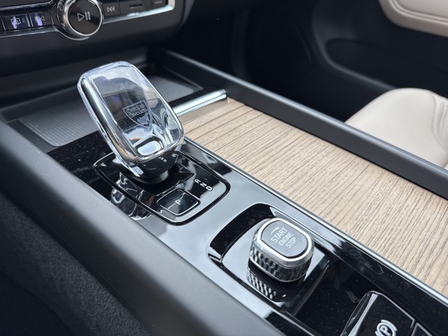 2026 Volvo XC60 B5 Plus photo 17