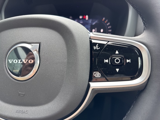 2026 Volvo XC60 B5 Plus photo 18