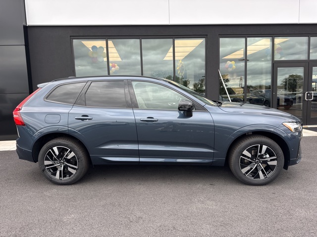 2026 Volvo XC60 B5 Plus photo 2