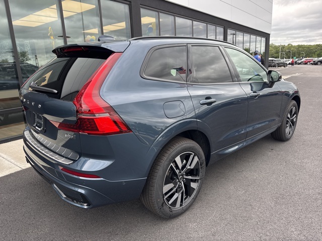 2026 Volvo XC60 B5 Plus photo 3