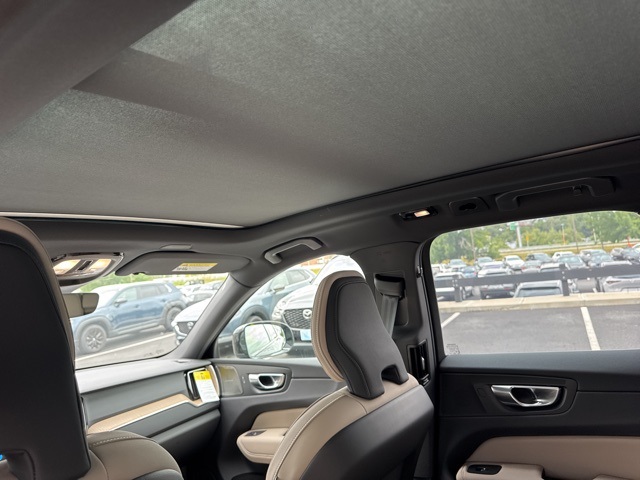 2026 Volvo XC60 B5 Plus photo 8