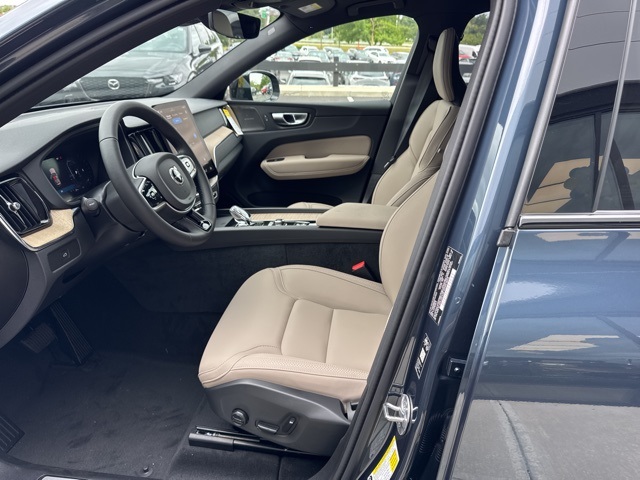 2026 Volvo XC60 B5 Plus photo 9