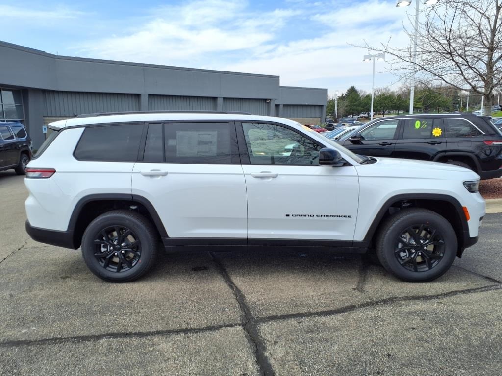 2025 Jeep Grand Cherokee Altitude X photo 2