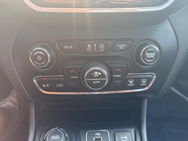 2019 Jeep Cherokee Limited photo 18