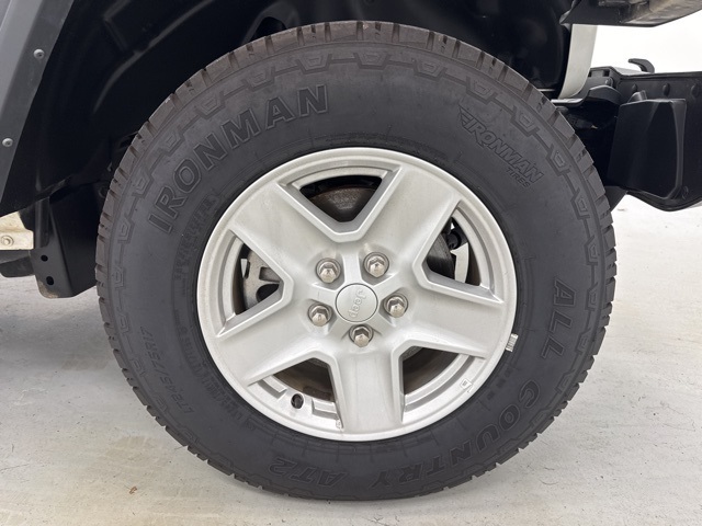 used 2023 Jeep Gladiator car, priced at $28,500