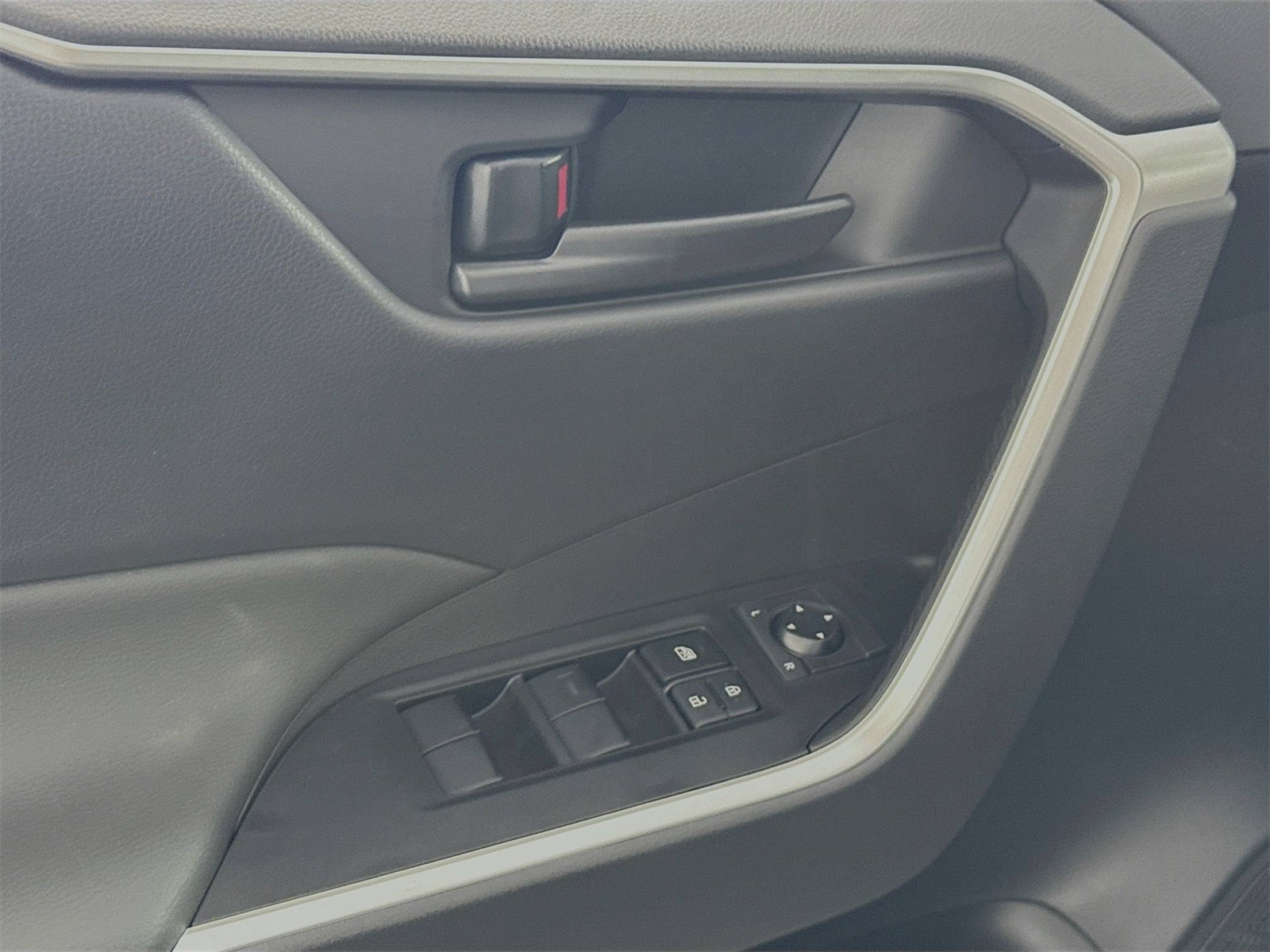 2025 Toyota RAV4 LE photo 13
