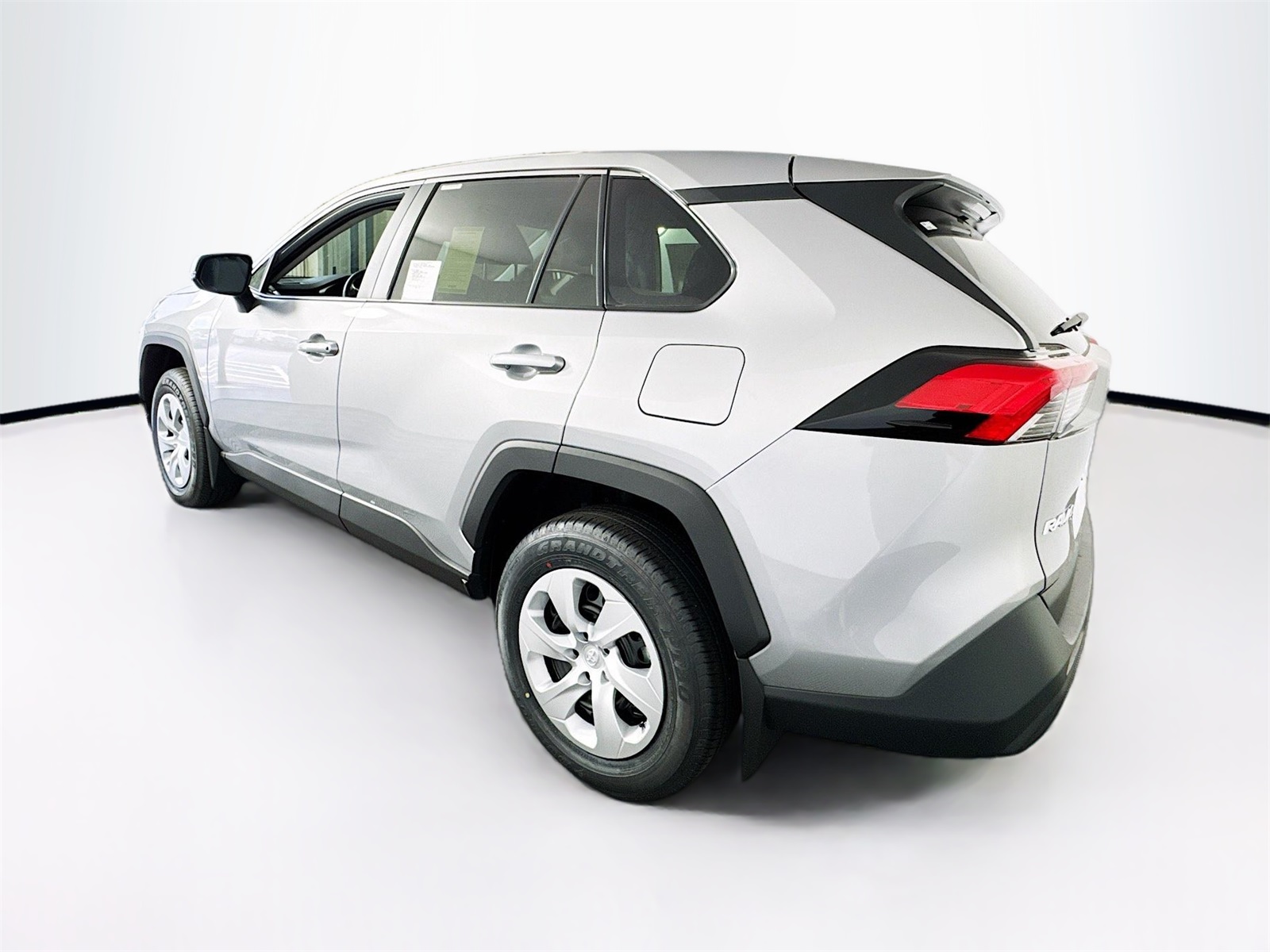 2025 Toyota RAV4 LE photo 4