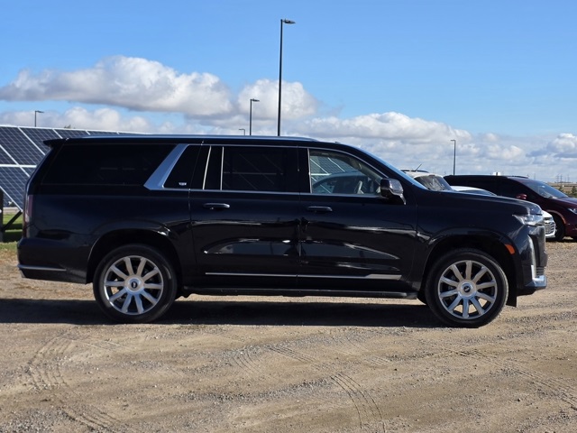 Used 2021 Cadillac Escalade ESV Premium Luxury Platinum with VIN 1GYS4MKL2MR306995 for sale in Marshall, Minnesota