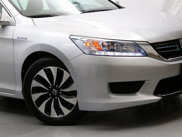 2015 Honda Accord Hybrid Touring photo 3