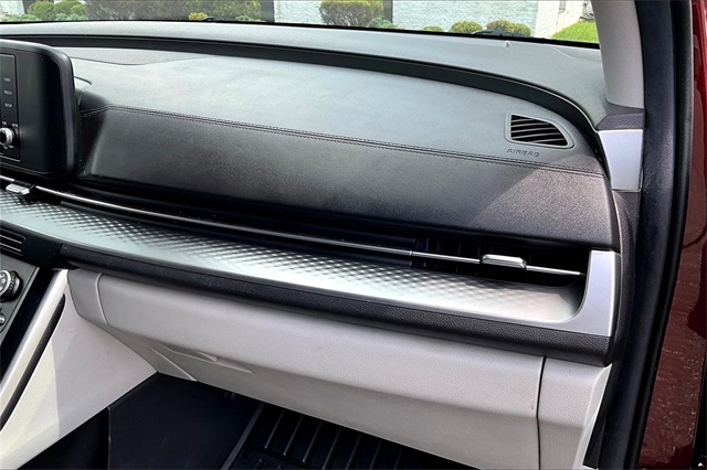 2022 Flare Red Kia Carnival LXS FWD Van