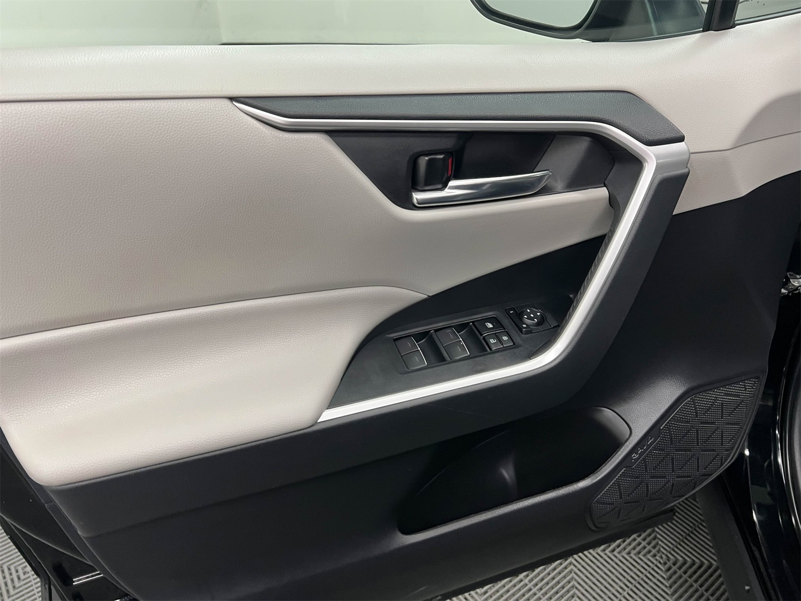 used 2022 Toyota RAV4 car, priced at $28,888