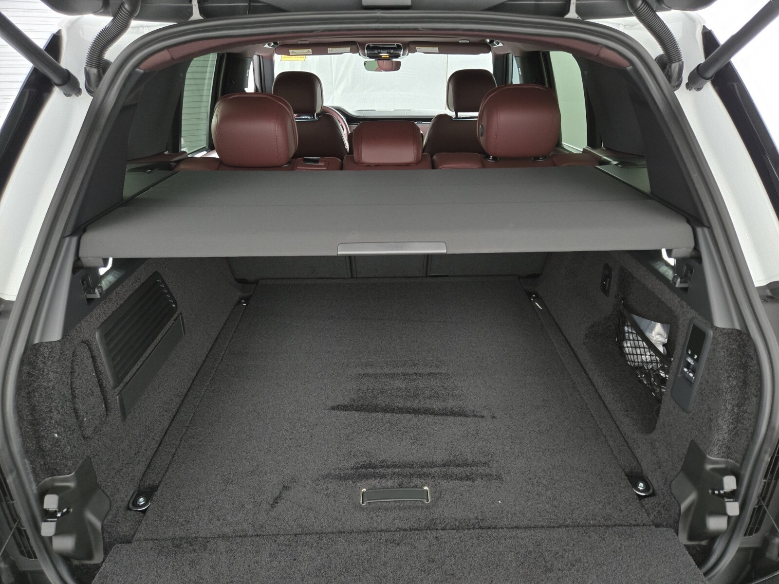 2025 Land Rover Range Rover SE photo 13
