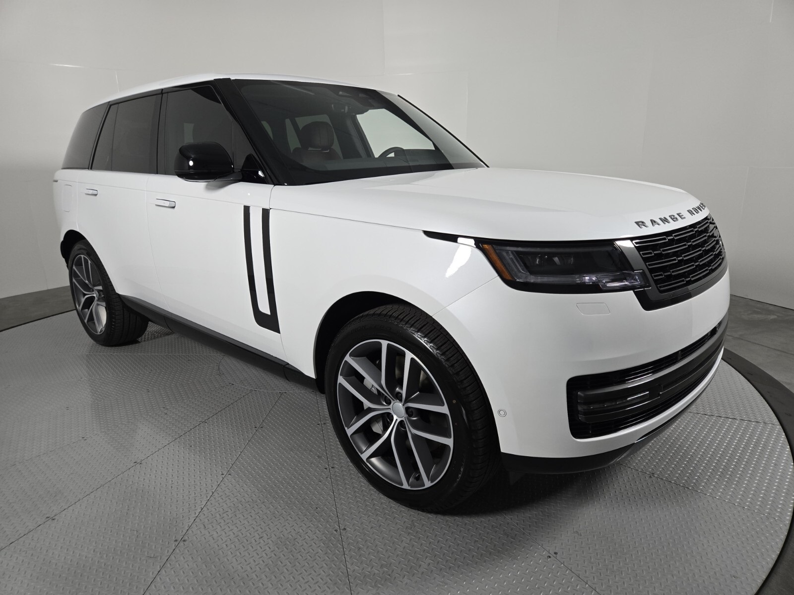 2025 Land Rover Range Rover SE photo 14