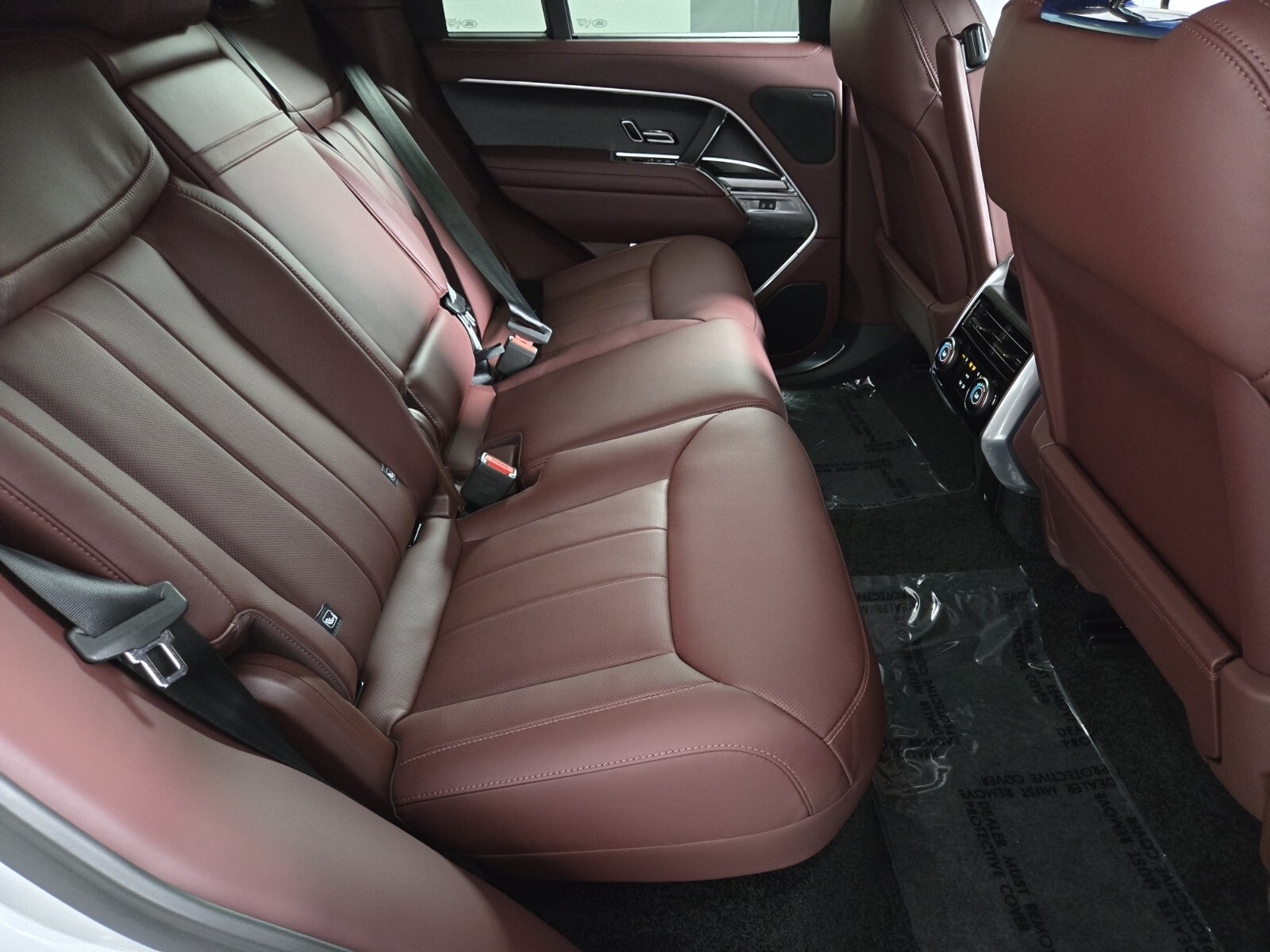 2025 Land Rover Range Rover SE photo 17