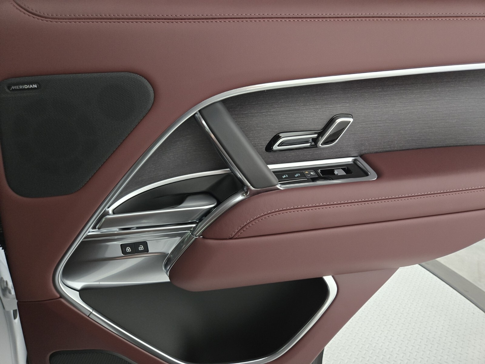 2025 Land Rover Range Rover SE photo 19