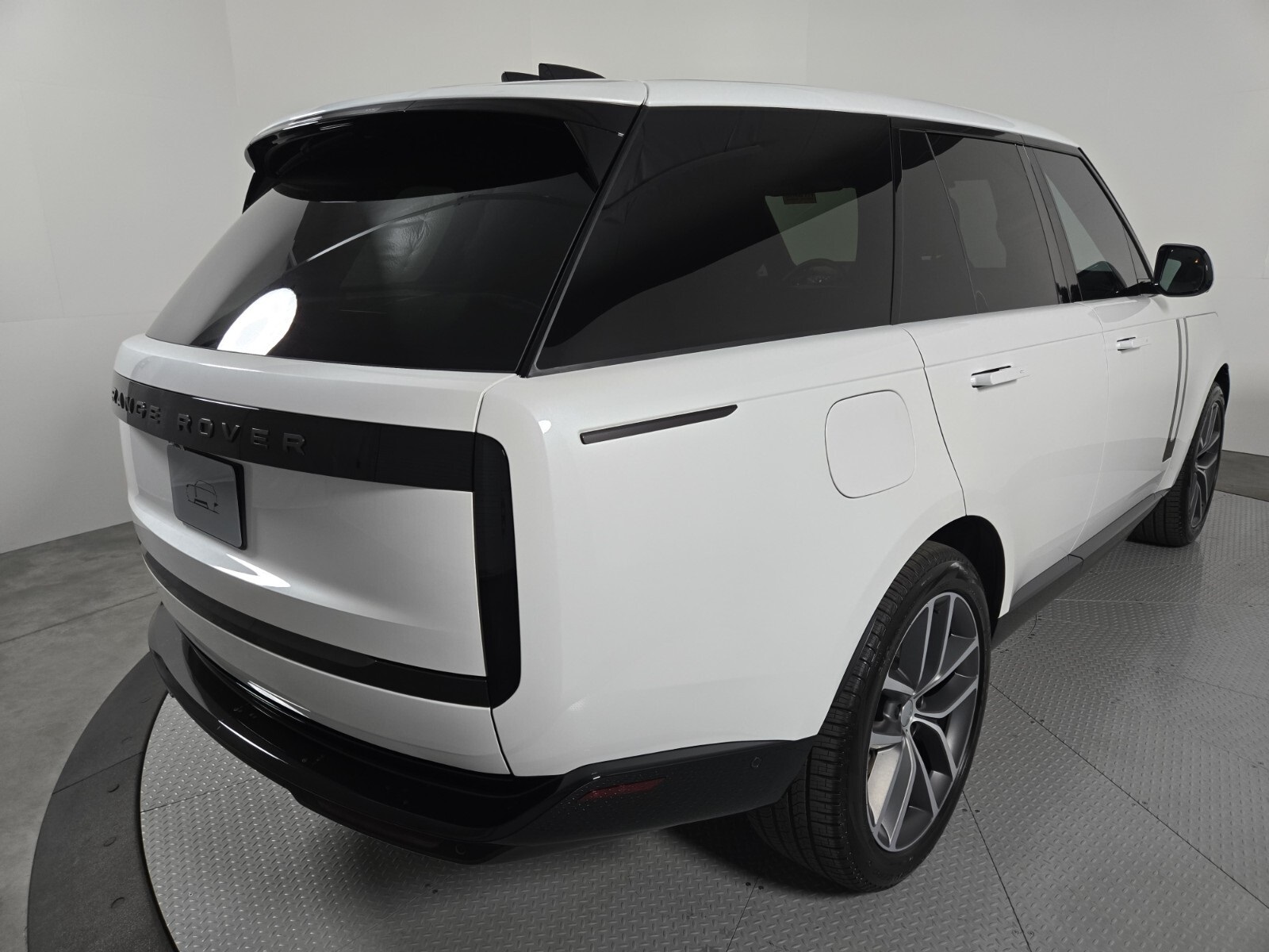2025 Land Rover Range Rover SE photo 2