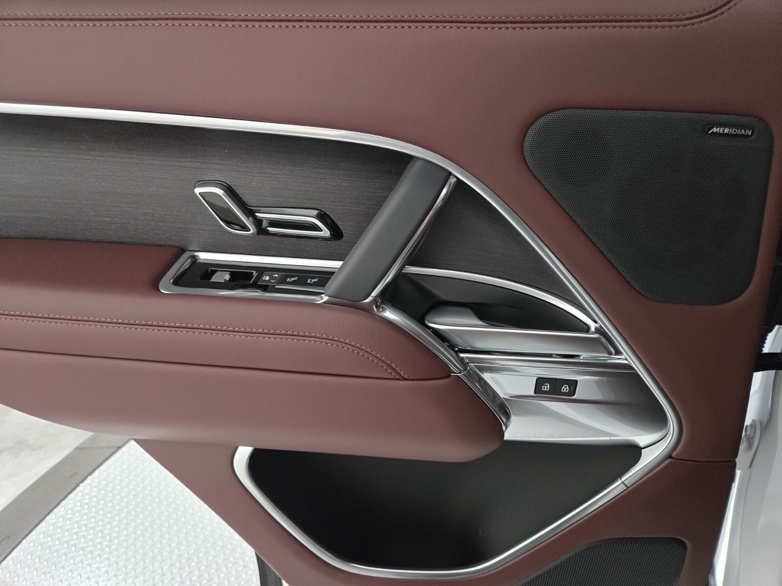 2025 Land Rover Range Rover SE photo 20