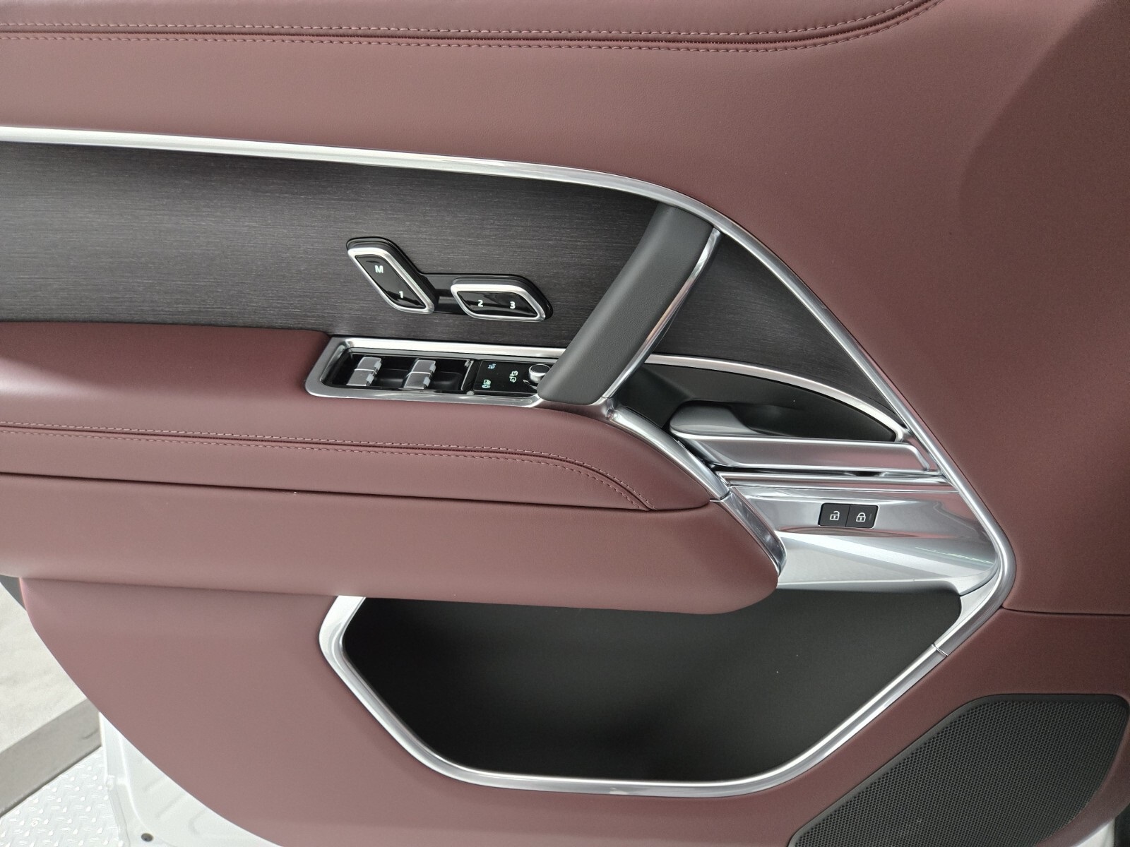 2025 Land Rover Range Rover SE photo 21