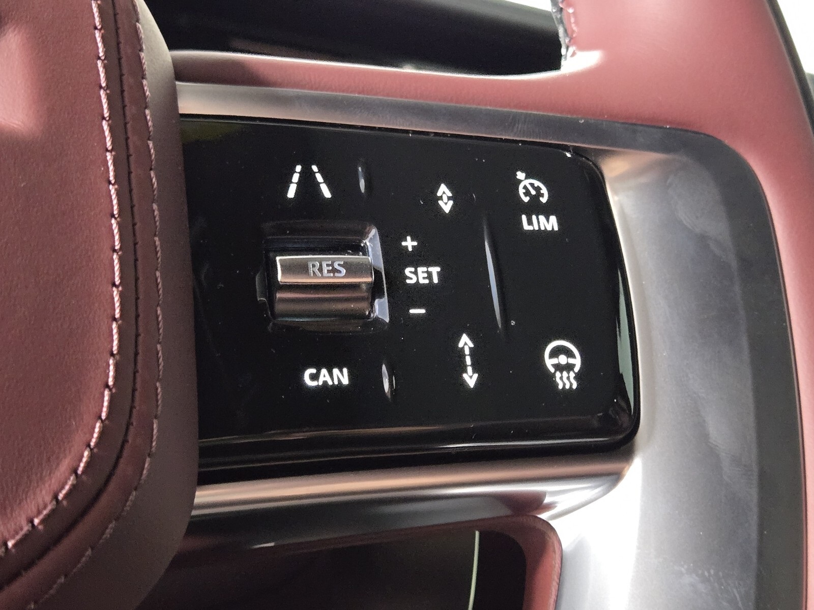 2025 Land Rover Range Rover SE photo 24