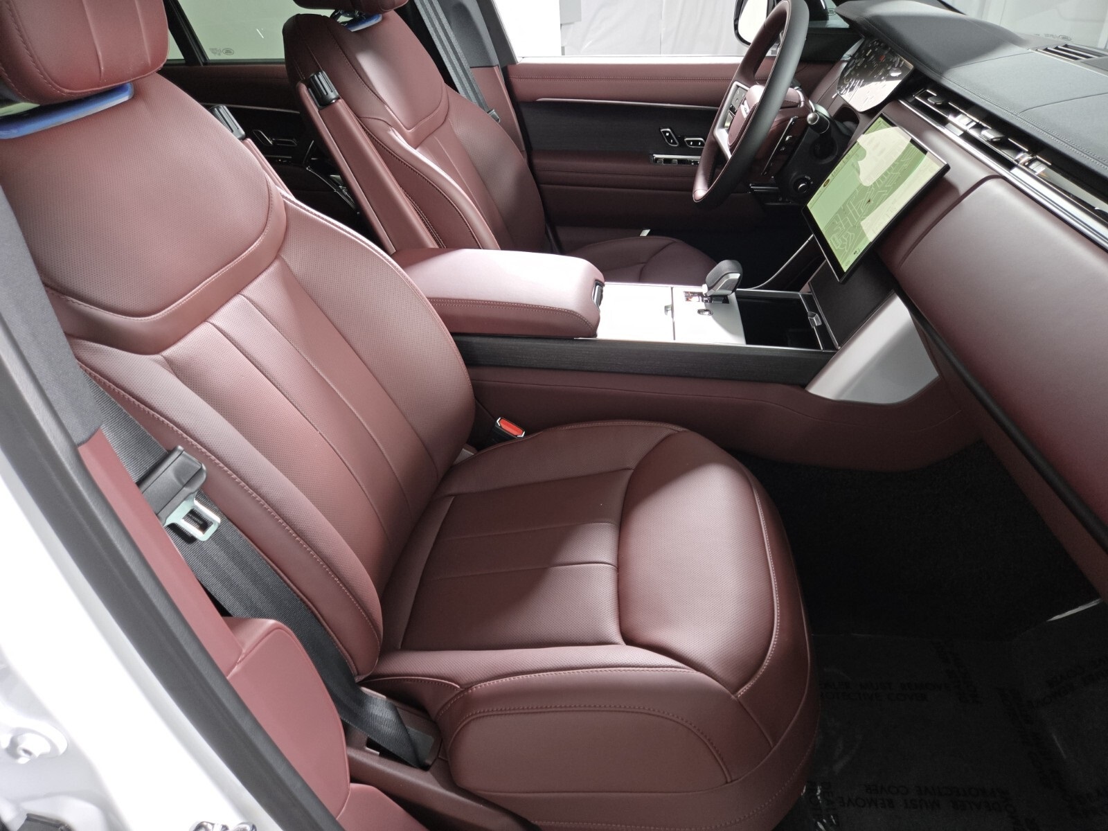 2025 Land Rover Range Rover SE photo 3
