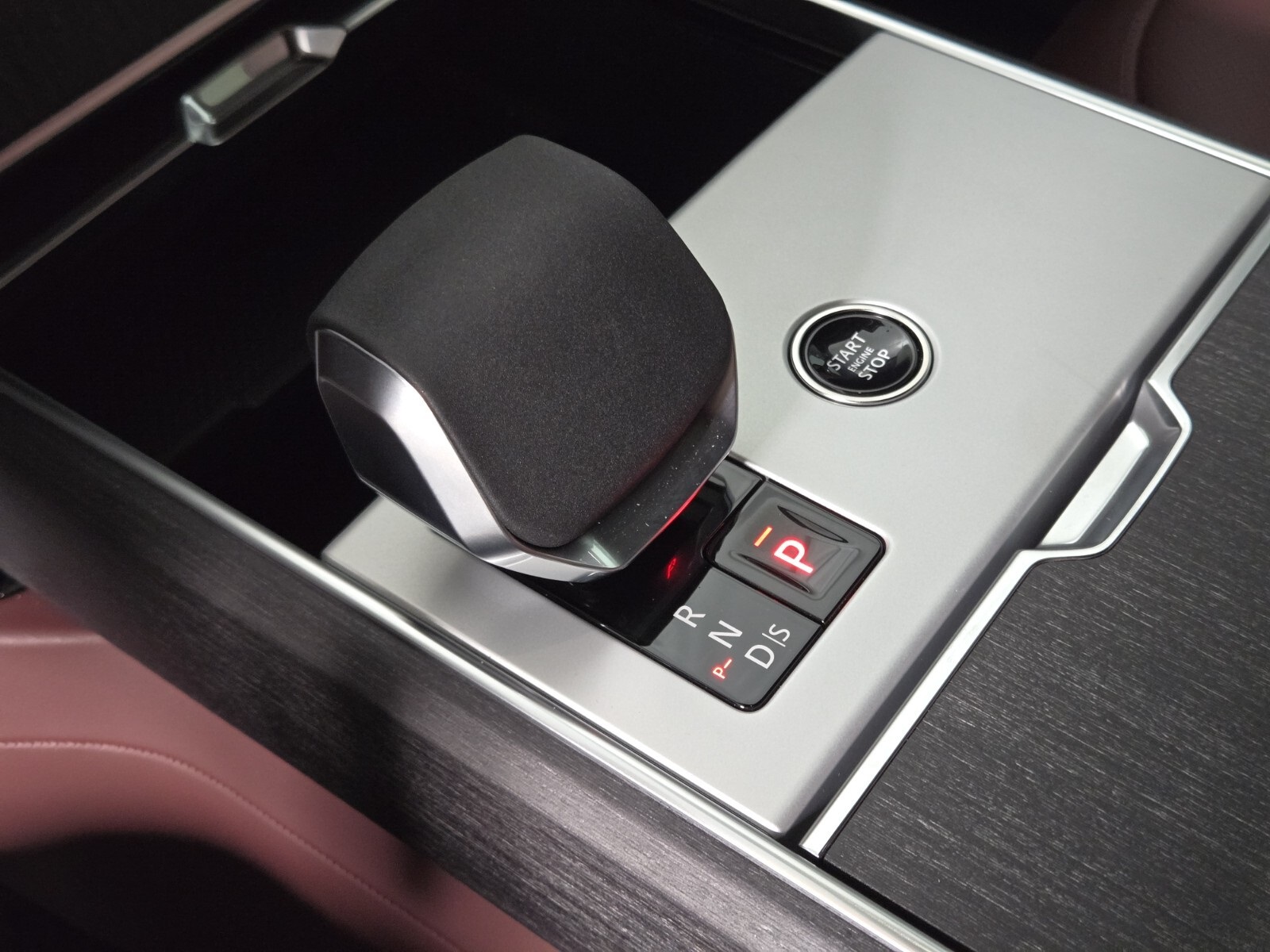 2025 Land Rover Range Rover SE photo 29