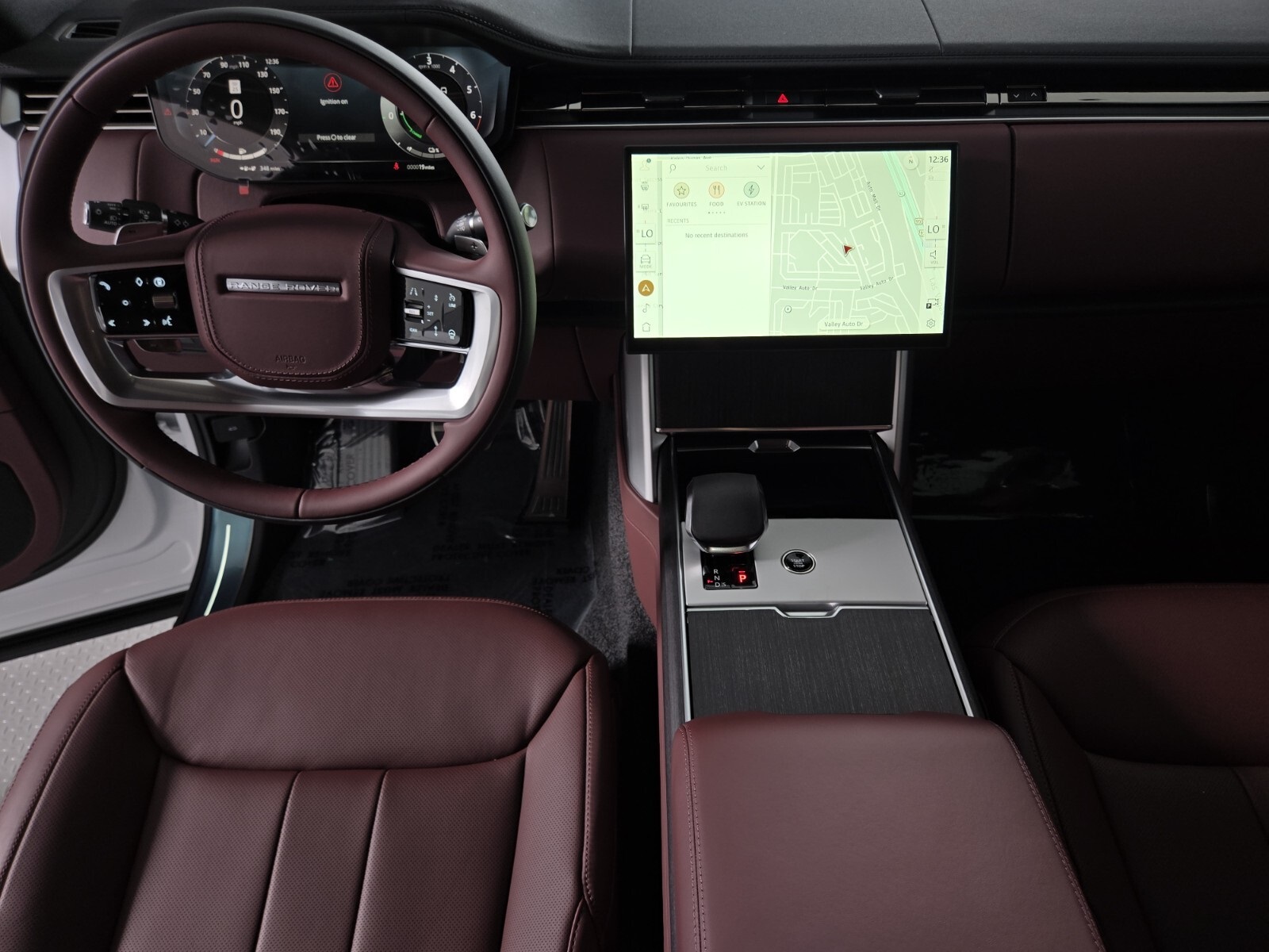 2025 Land Rover Range Rover SE photo 4