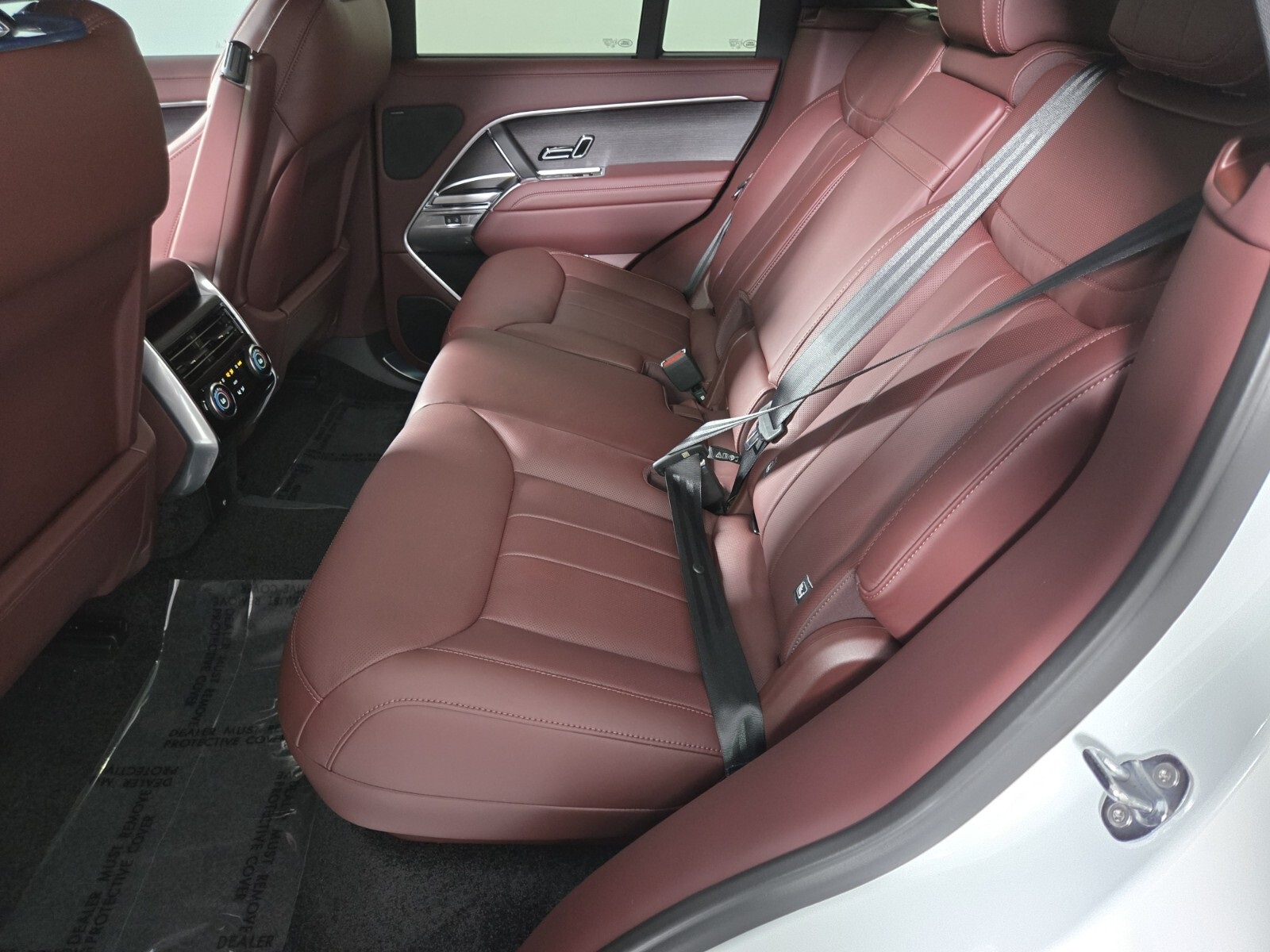 2025 Land Rover Range Rover SE photo 5