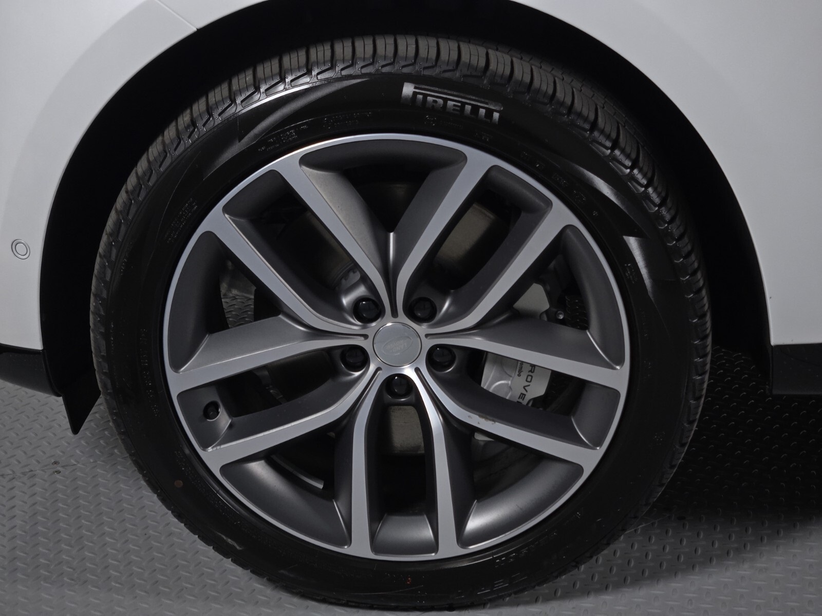 2025 Land Rover Range Rover SE photo 9