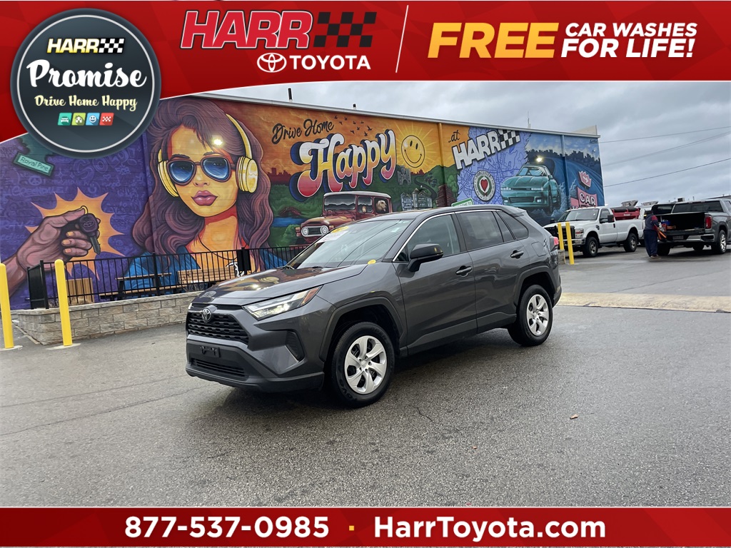 2024 Toyota RAV4 LE's photo