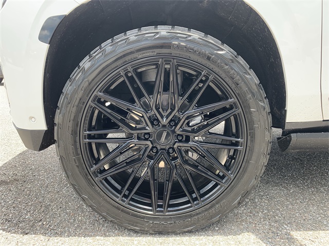 2024 White Frost Tricoat GMC Yukon XL Denali Ultimate 4X4 SUV
