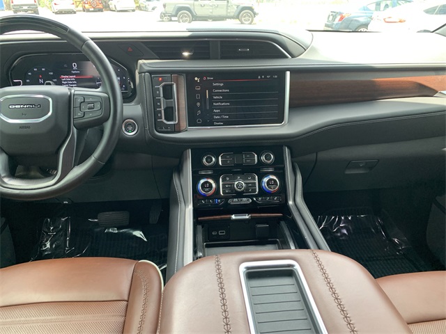 2024 White Frost Tricoat GMC Yukon XL Denali Ultimate 4X4 SUV