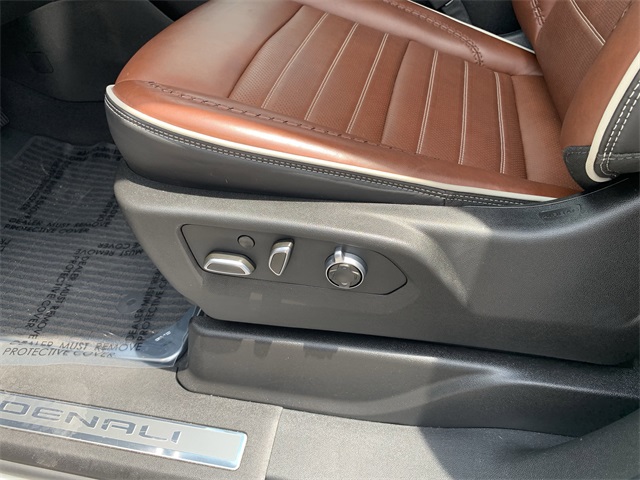 2024 White Frost Tricoat GMC Yukon XL Denali Ultimate 4X4 SUV